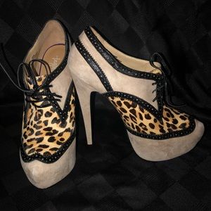 Taylor Says JANE OF THE JUNGLE Taupe Leopard Pumps